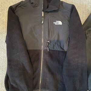 The North Face Women’s Black Lightweight Fleece Jacket with Chest Panel